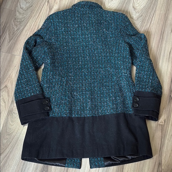 Chic Tweed Coat with Black Accents - Picture 3 of 3